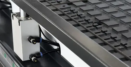 Gripper unit fast and accurate positioning, automatic feeding, saving labor cost.