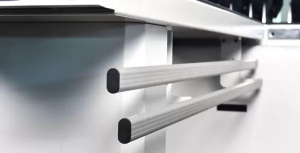 <b>Quick-start device</b><br/>Extra add the continuous cutting pull rod on the air floating table, it is more convenient and faster to start cutting.