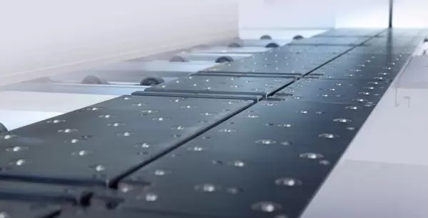 <b>Air-flotation worktable</b><br/>Working table is applied with pneumatic floating balls on top, effectively protect panel being scratched, and easy to move the panel to the working area.