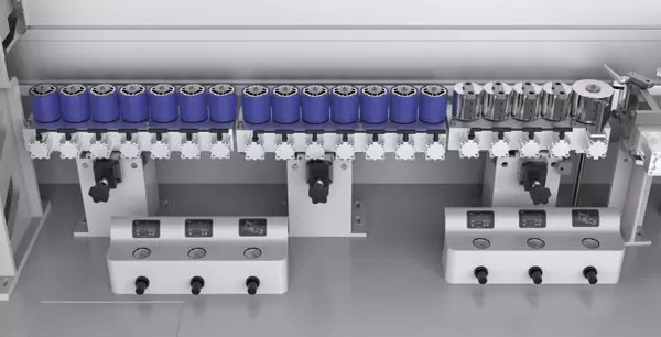 <b>Pressing and bonding mechanism</b><br/>One set of five-wheel pressing and two sets of seven-wheel pressing. Strongly press the edge band to enhance the bonding effect between the aluminum honeycomb, board, and edge band.