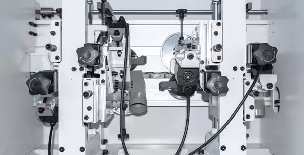<b>Rough and Fine Repair Institutions</b><br/>Trim off the excess edge banding protruding from the upper and lower surfaces of the wood board, ensuring that the upper and lower edges of the edge banding align flush with the upper and lower surfaces of the wood board.
