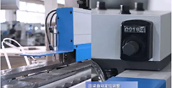 <b>Automatic beam pressing and positioning</b><br/>Quickly switch between processing plates of different thicknesses, reduce machine adjustment time, and improve efficiency.
