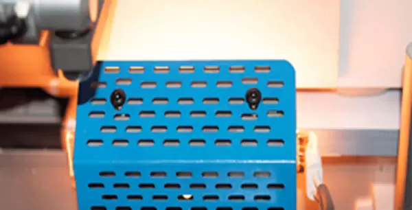 <b>Preheating device</b><br/>Preheat the plate to enhance the bonding effect between the plate and the edge band.
