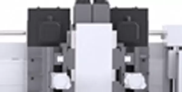 <b>Servo-controlled contour milling mechanism</b><br/>Equipped with 2 sets of 7.5kW milling cutter motors and 3 sets of positive and negative edge profile milling cutters with different contours. 4 sets of servo motors control the blade height and advancing and retracting positions to ensure modeling accuracy.