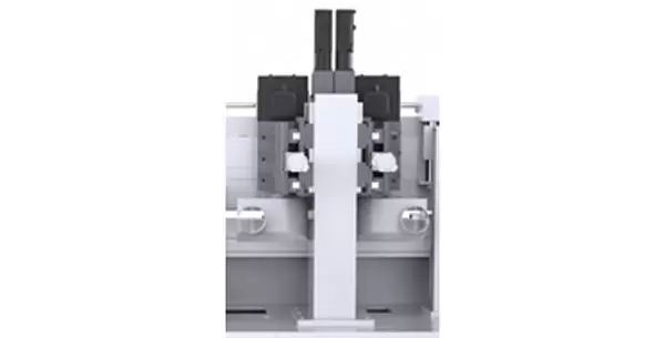 <b>Servo-controlled contour milling mechanism</b><br/>Equipped with 2 sets of 7.5kW milling cutter motors and 4 sets of positive and negative edge contouring milling cutters with different profiles. 4 sets of servo motors control the blade height and advancing/retracting position to ensure modeling accuracy.