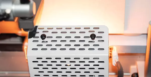 <b>Pre-heating unit</b><br/>Pre-heat the panel edge to enhance tape bonding.