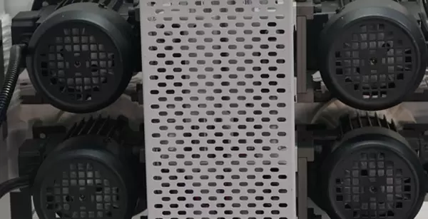 <b>Dual reciprocating buffing units</b><br/>Reciprocating cotton buffing wheels remove residual glue and debris from the top and bottom surfaces of the finished panel to ensure they are smooth and clean.