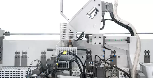 <b>Upper melting unit with sliding pre-melter</b><br/>The unit features quick applicator replacement, precise glue level monitoring, and automatic pre-melting and feeding of glue pellets.