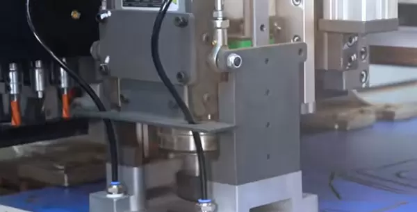 <b>Air pressure plate (patent)</b><br/>The pressure plate covers a wide area, with small processing vibration and high precision, which protects the plate from being scratched.