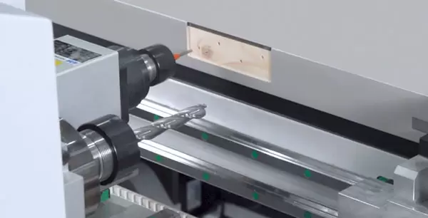 <b>Horizontal spindle(right side)</b><br/>Equipped with 6kW+1.5kW+0.75kW spindle, processing hinge technology.