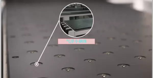 <b>Air-flotation worktable</b><br/>Air-flotation worktable, easy to feed panel and effectively prevent scratches on the panel