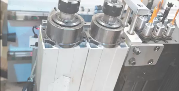 <b>Double bottom spindle</b><br/>Install 2 tools at the same time, reduce times of changing tools
