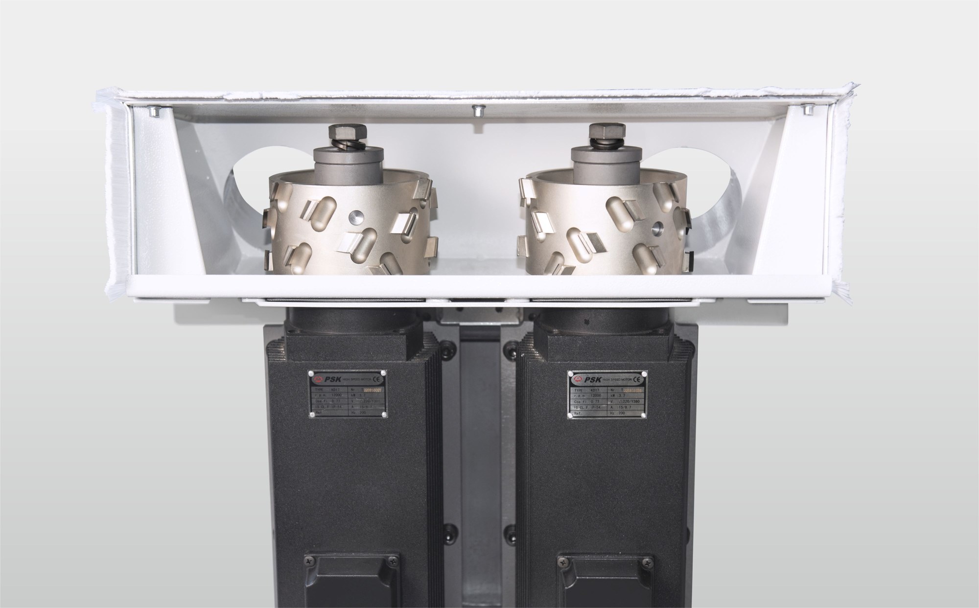 Pre-milling unitDiamond milling cutters and dual 2.0kW motors deliver smooth milled surfaces for tight tape adhesion. Pre-milling edge length ≥ 120 mm.