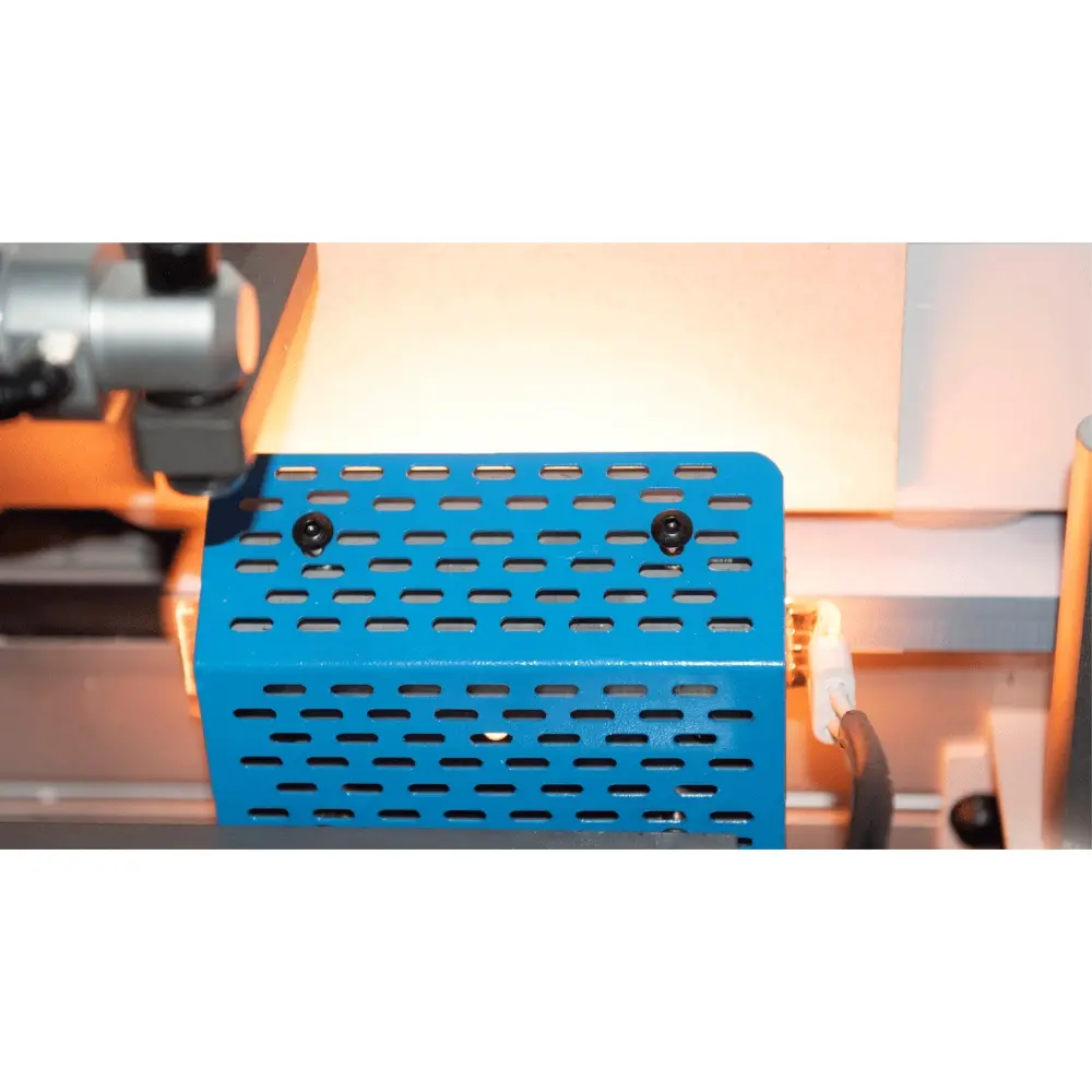 <b>Pre-heating unit</b><br/>Pre-heat the panel edge to enhance tape bonding.