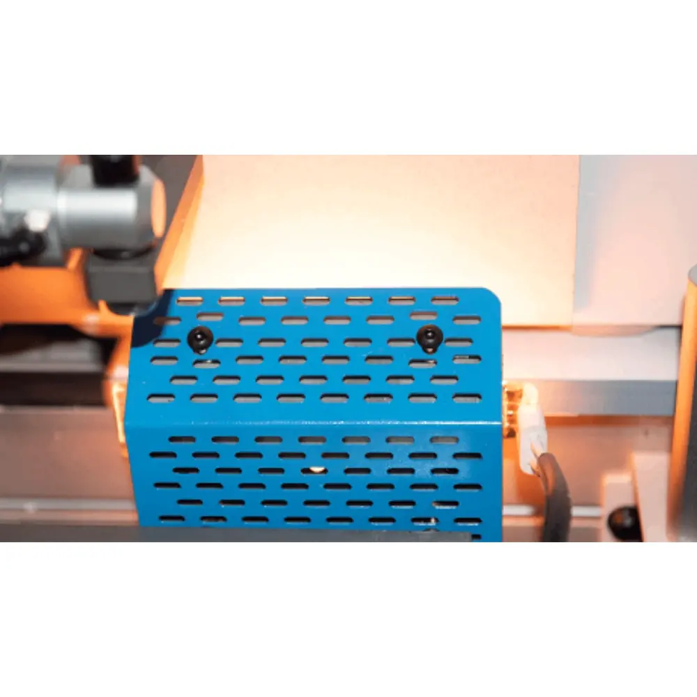 <b>Pre-heating unit</b><br/>Pre-heat the panel edge to enhance tape bonding.