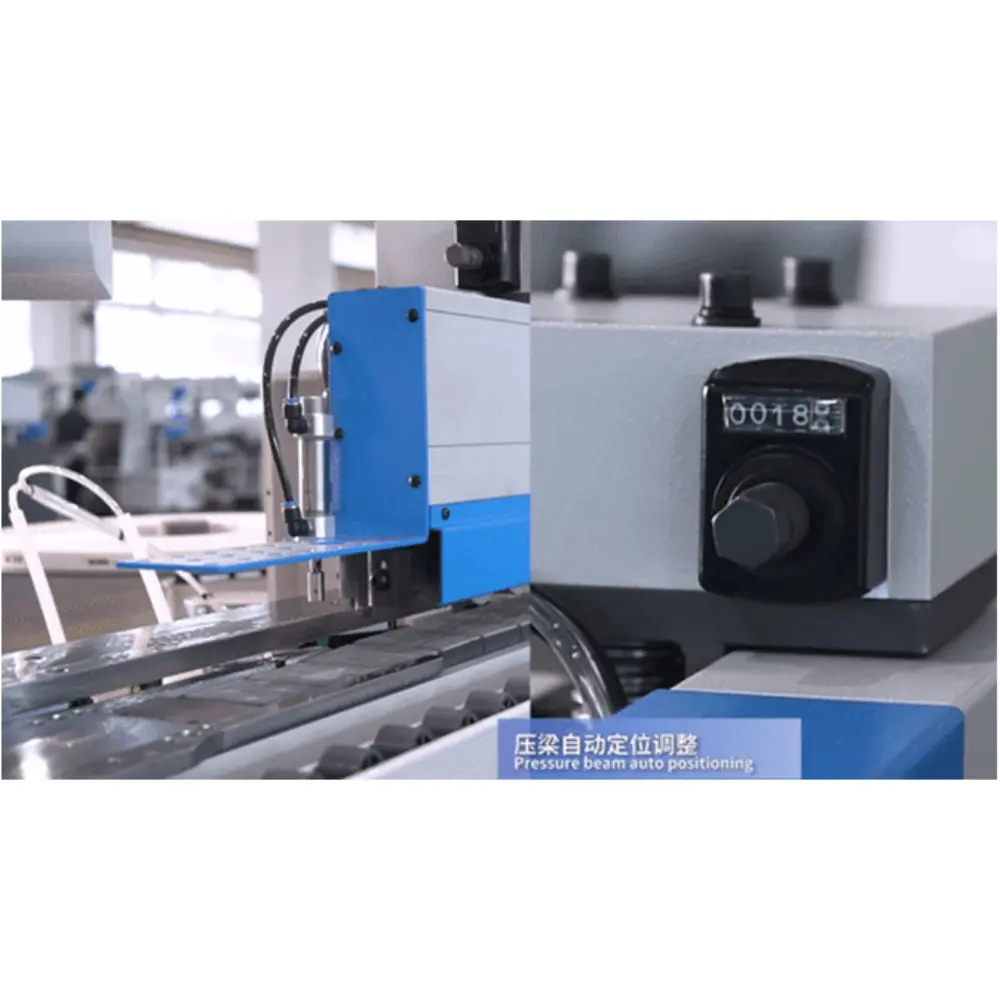 <b>Pressure beam positioning system</b><br/>Automatically adjust the pressure beam height based on panel thickness, saving setup time for higher efficiency