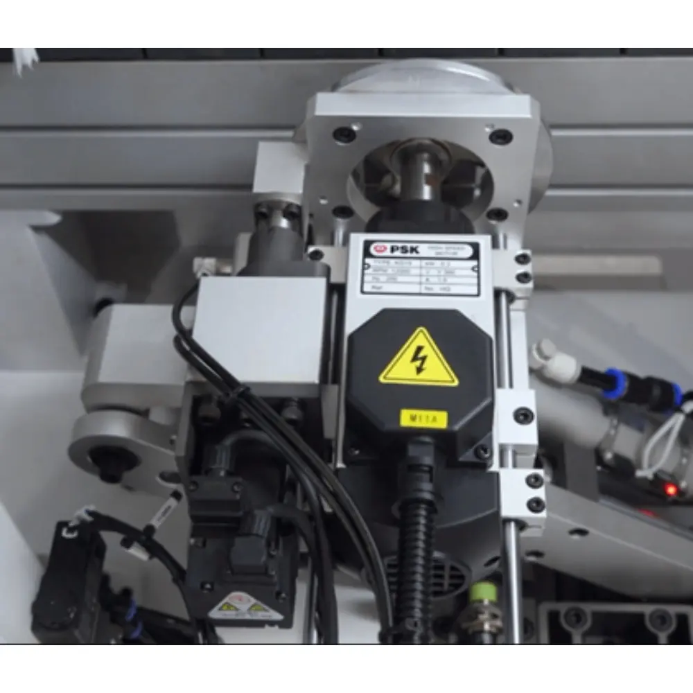 <b>Servo corner rounding unit</b><br/>Dual cutters are freely switchable according to tape thickness, with easy operation and stable performance. 