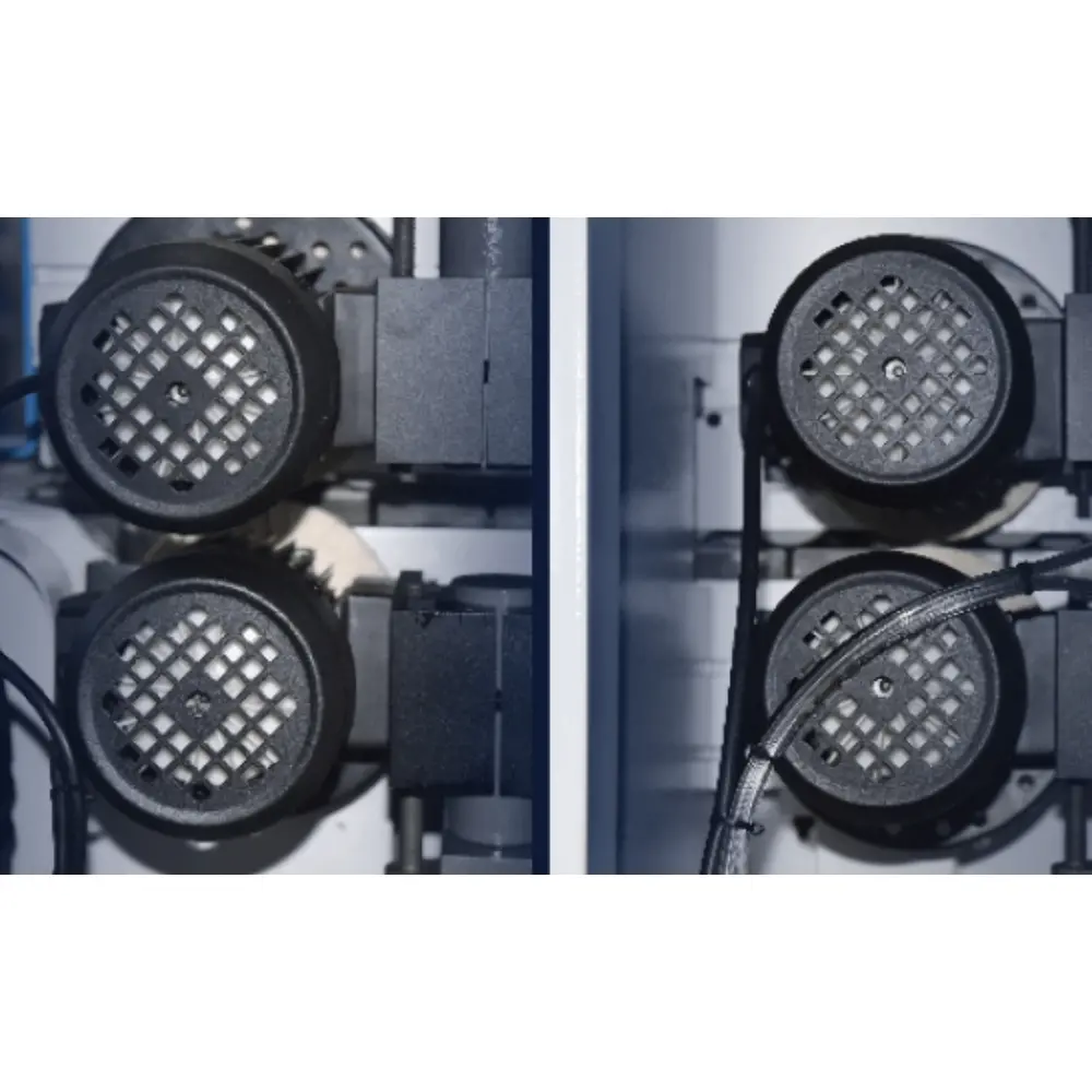 <b>Dual buffing units</b><br/>Cotton buffing wheels efficiently clean the top and bottom of the finished panel for a smooth and clean finish. 