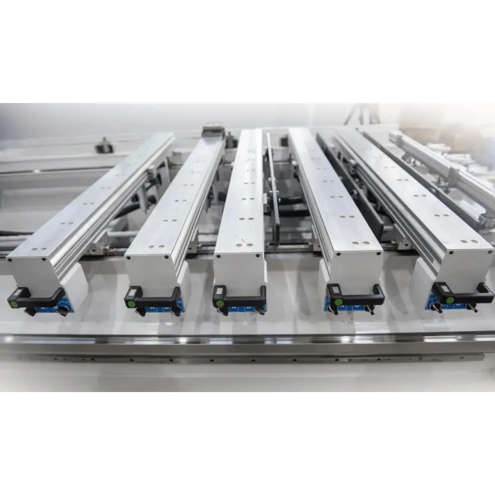 <b>Pod&Rail Tables</b><br/>6 sets of movable bridge frames, equipped with Gemman Schmalz suction
cups, allow free combination and flexible configuration, enabling fast loading
and unloading of workpieces.