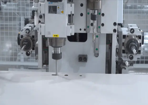 <b>Vertical Spindle</b><br/>Fitted with 6kW+1.5kW spindles for lock hole machining.